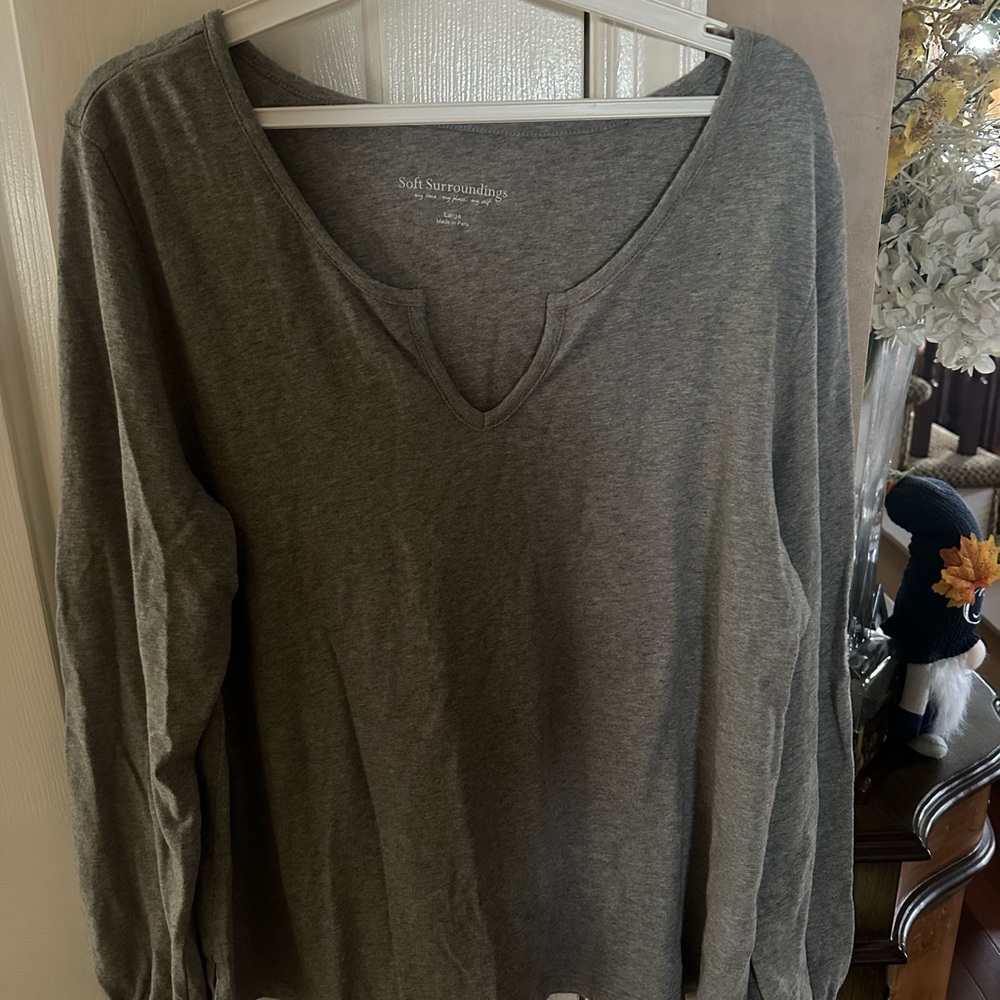 Soft Surroundings NWT size Large Long Sleeve Heather Grey Top